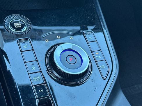 Certified 2025 Kia Niro EX w/ EX Cold Weather Package image 33