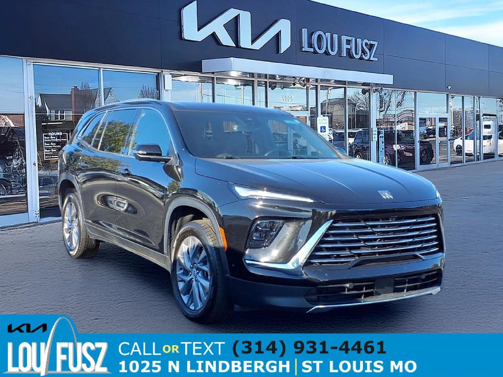 Used 2025 Buick Enclave Preferred FWD image 1