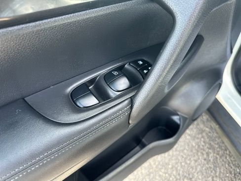 Used 2019 Nissan Rogue SV AWD/4WD image 12