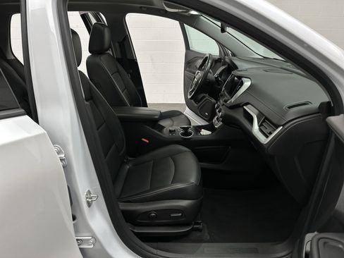 Used 2022 GMC Terrain SLT w/ Infotainment Package II AWD/4WD image 25