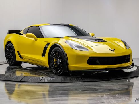 Used 2015 Chevrolet Corvette Z06 w/ 3LZ Preferred Equipment Group RWD image 33