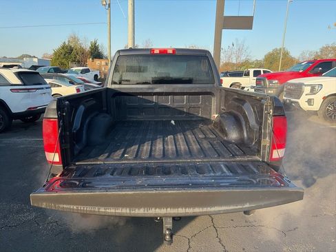 Used 2017 RAM 1500 Express image 10