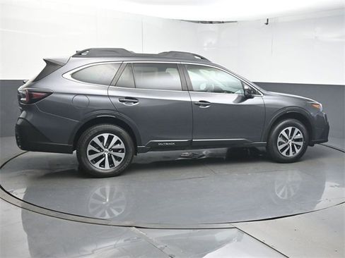 Used 2022 Subaru Outback Premium image 8