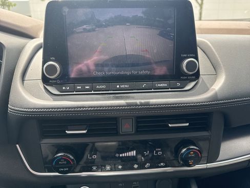 Used 2023 Nissan Rogue SV FWD image 4