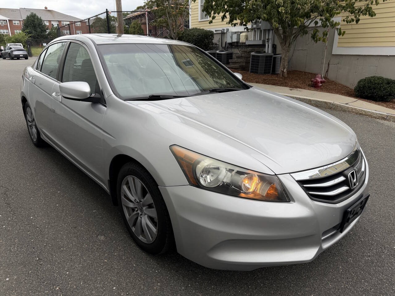 Used 2011 Honda Accord EX-L image 7