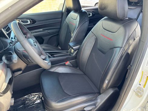 Used 2025 Jeep Compass Trailhawk image 35