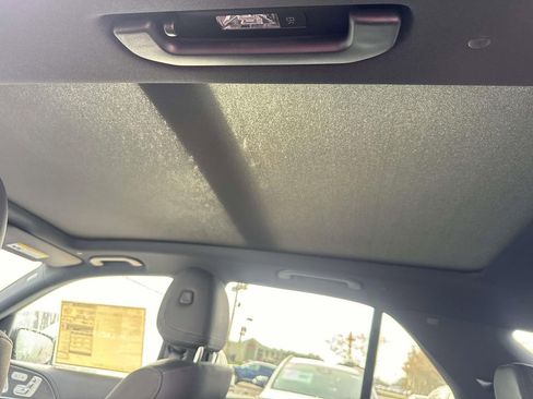 Used 2025 Mercedes-Benz GLE 450e 4MATIC image 8