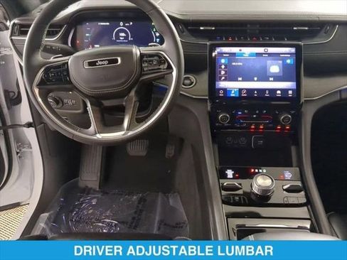 Used 2022 Jeep Grand Cherokee Overland w/ Luxury Tech Group IV AWD/4WD image 18