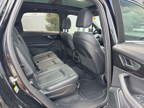 Used 2025 Audi Q7 3.0T Prestige w/ Prestige Package image 18