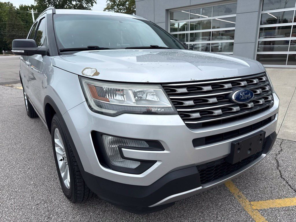 Used 2016 Ford Explorer XLT w/ Equipment Group 201A FWD image 5