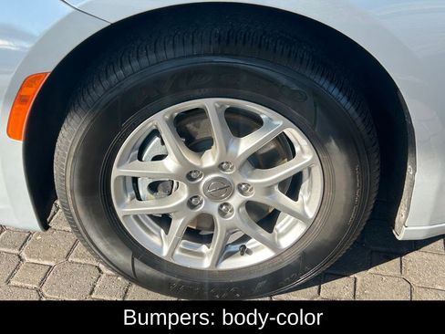 Used 2024 Chrysler Pacifica Touring-L image 17