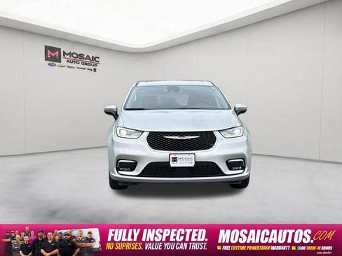 Used 2023 Chrysler Pacifica Touring-L FWD image 2