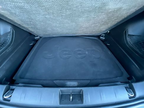 Used 2019 Jeep Renegade Latitude w/ Cold Weather Group image 26