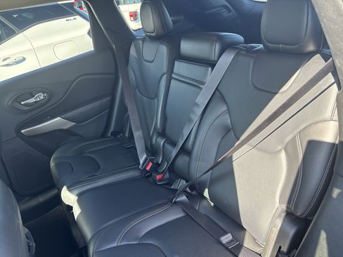 Used 2017 Jeep Cherokee High Altitude w/ Luxury Group FWD image 18