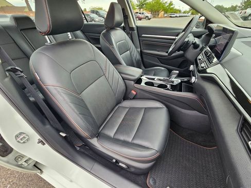 Used 2023 Nissan Altima 2.5 SR w/ SR Premium Package FWD image 12