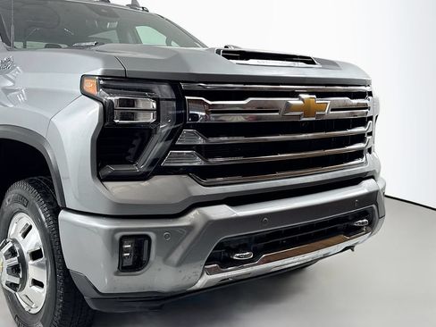 Used 2024 Chevrolet Silverado 3500 High Country w/ High Country Premium Package AWD/4WD image 8