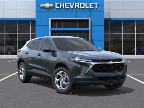 New 2026 Chevrolet Trax LS w/ LS Convenience Package FWD image 31