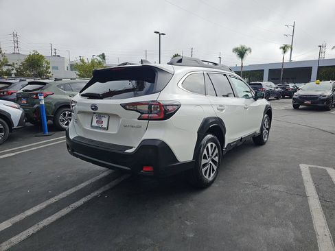 Used 2023 Subaru Outback Premium AWD/4WD image 7