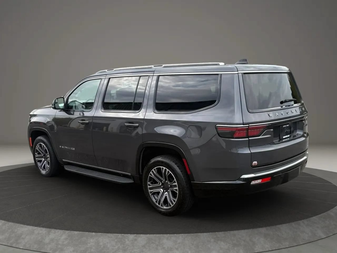 Used 2024 Jeep Wagoneer Series II AWD/4WD image 3