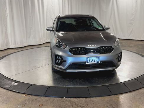 Certified 2022 Kia Niro LX image 4