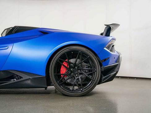 Used 2019 Lamborghini Huracan Performante AWD/4WD image 13
