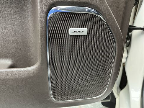 Used 2015 GMC Sierra 1500 SLT w/ SLT Crew Cab Value Package AWD/4WD image 9