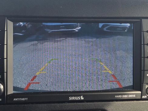 Used 2018 Jeep Wrangler Unlimited Rubicon w/ Connectivity Group image 24