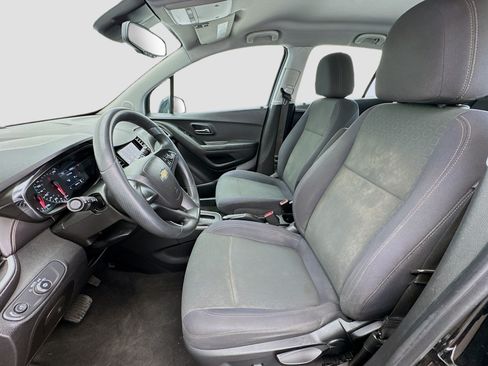 Used 2020 Chevrolet Trax LS FWD image 13