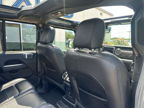 Used 2021 Jeep Wrangler Unlimited Sahara AWD/4WD image 14