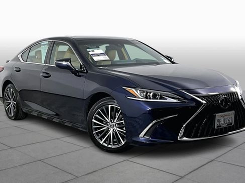 Used 2023 Lexus ES 300h w/ Premium Package image 3