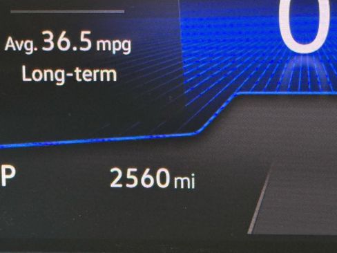 Certified 2025 Volkswagen Taos SE image 13