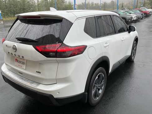 Used 2026 Nissan Rogue SV AWD/4WD image 5