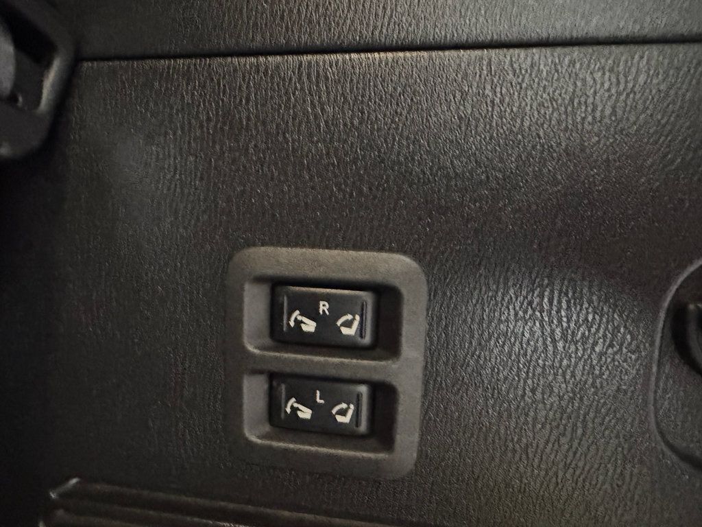 Used 2022 Nissan Armada Platinum w/ Captain's Chairs Package RWD image 27