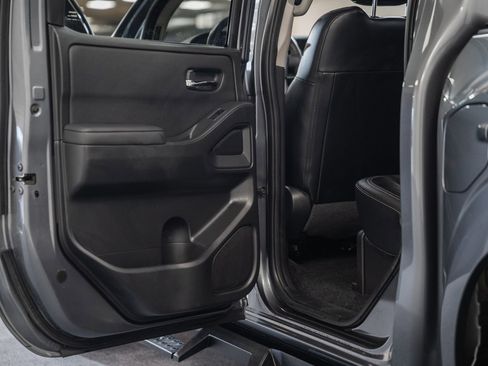 Used 2023 Nissan Frontier SV w/ SV Premium Package image 44