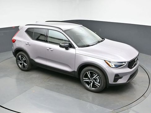 New 2026 Volvo XC40 B4 Core w/ Climate Package FWD image 43