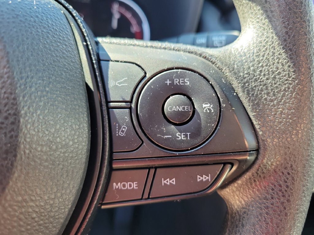Used 2025 Toyota RAV4 XLE AWD/4WD image 19