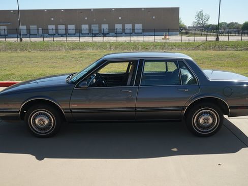 Used 1989 Oldsmobile 88 Royale image 5