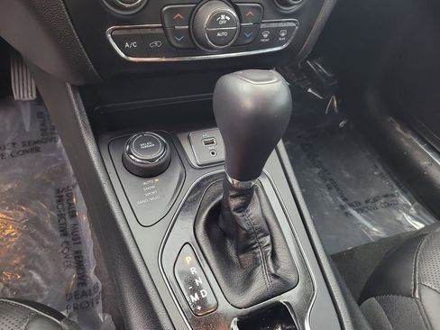 Used 2019 Jeep Cherokee Limited w/ Trailer Tow Group image 20