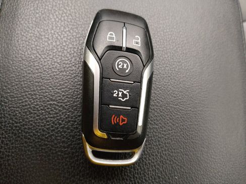 Used 2017 Ford Explorer XLT w/ Equipment Group 202A FWD image 32