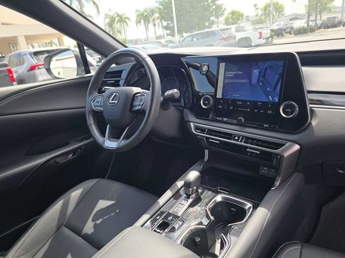 Used 2024 Lexus RX 350 FWD w/ Technology Package image 11
