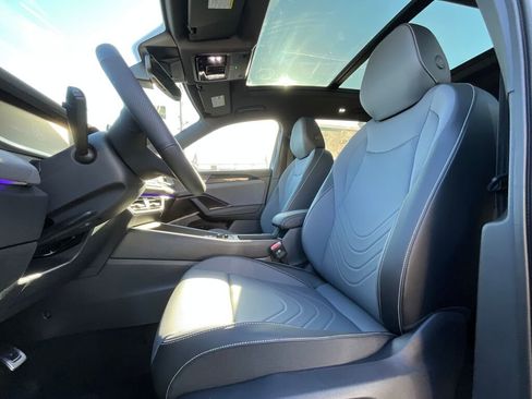 New 2026 Volkswagen Tiguan SE R-Line image 11