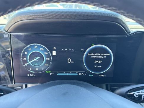 Used 2024 Hyundai Elantra Limited image 37