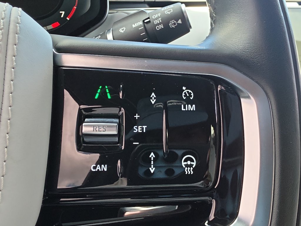 Used 2025 Land Rover Range Rover Sport SE AWD/4WD image 23