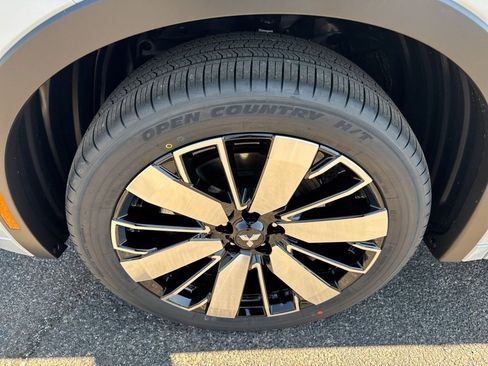 New 2026 Mitsubishi Outlander SEL FWD image 38