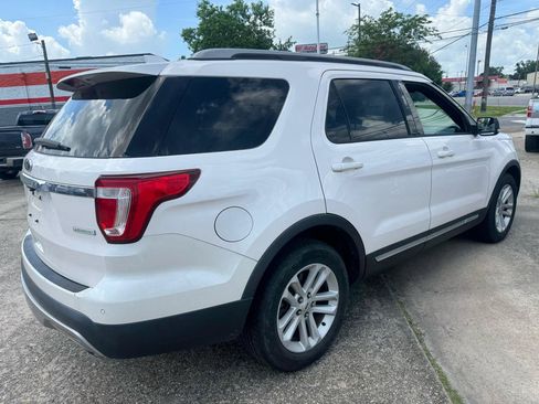 Used 2017 Ford Explorer XLT w/ Equipment Group 202A FWD image 3