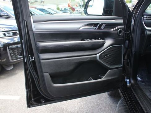 Used 2023 Jeep Wagoneer Series II AWD/4WD image 21