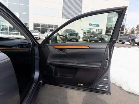 Used 2013 Lexus ES 300h image 49