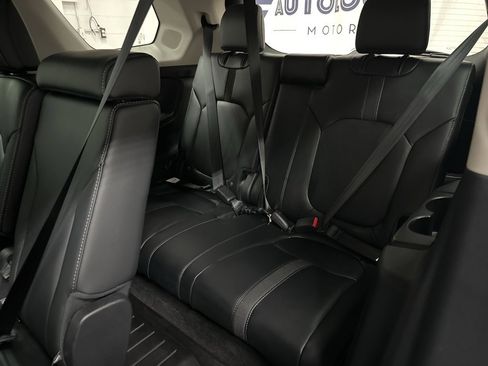 Used 2025 Honda Pilot Touring image 25