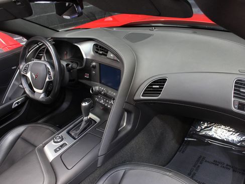 Used 2019 Chevrolet Corvette w/ 2LT w/ 2LT Preferred Equipment Group image 47