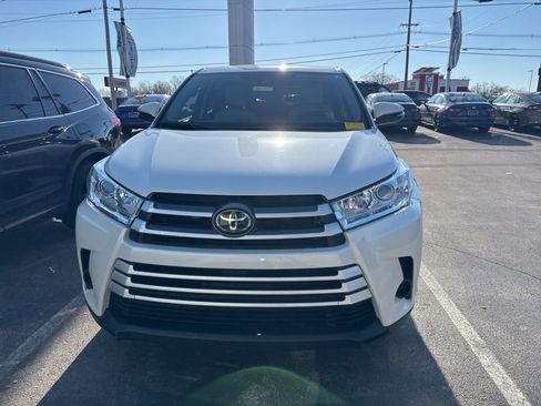 Used 2019 Toyota Highlander LE image 3